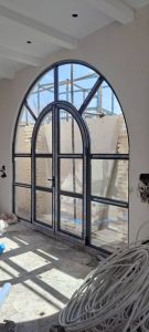نمای کرتین وال یا فریم‌لس؟ بررسی معایب کرتین وال در مقایسه با سیستم فریم‌لس