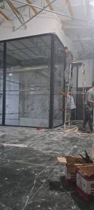 مقایسه کامل نمای کرتین وال و نمای فریم لس؛ تفاوت‌ها، مزایا و کاربردها